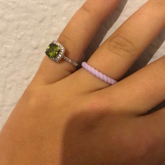 Ring - Picture 3 of 6